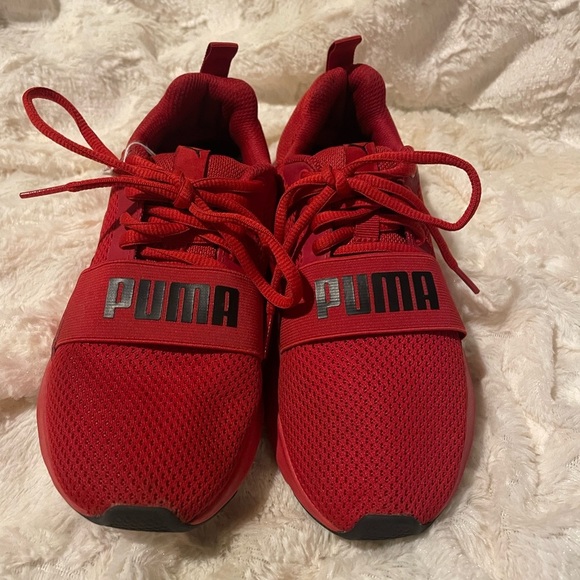 Red pumas size 3.5 - Picture 1 of 7
